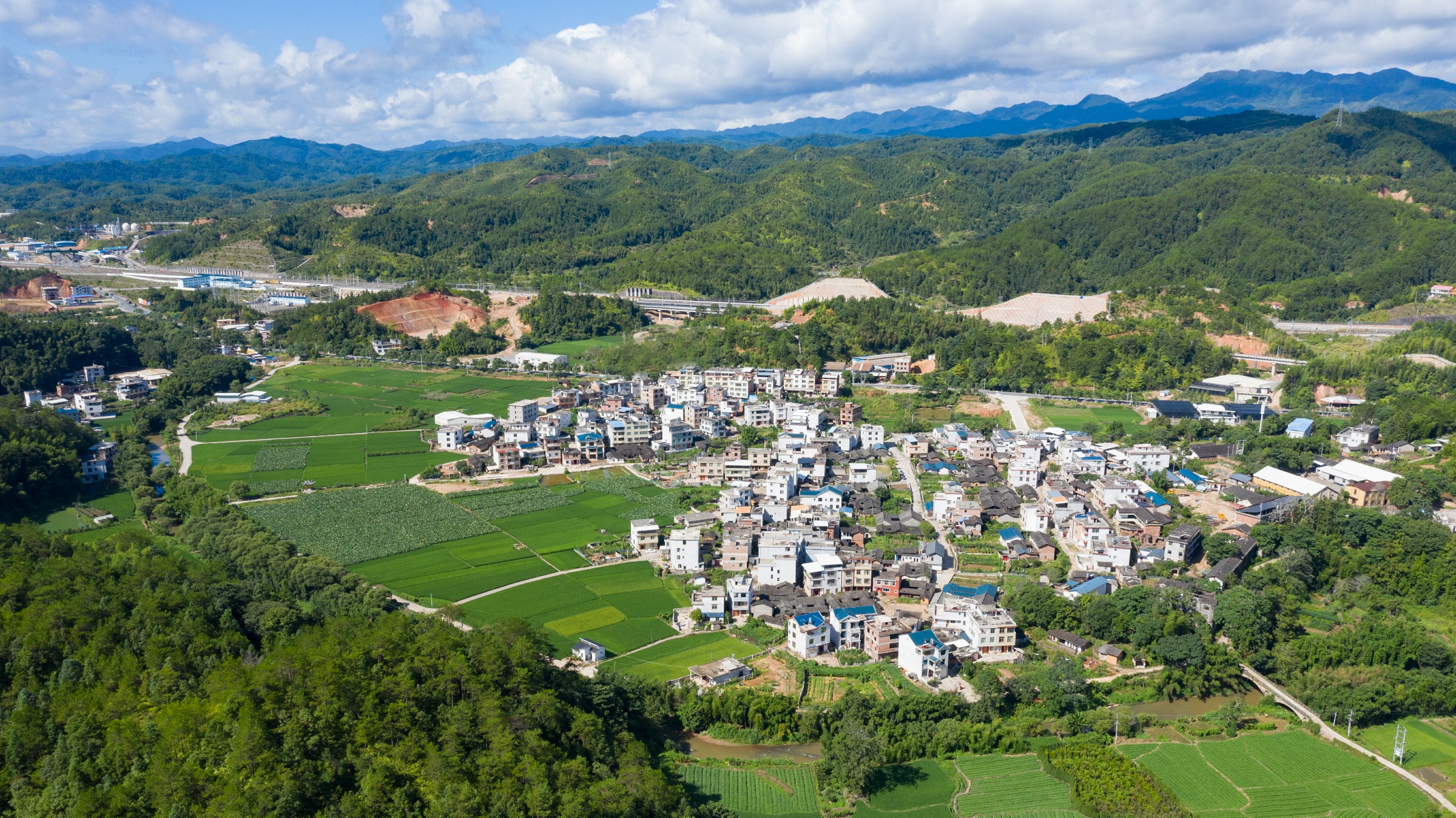 連城張家營(yíng):高效治理產(chǎn)業(yè)興 鄉(xiāng)風(fēng)文明家園美