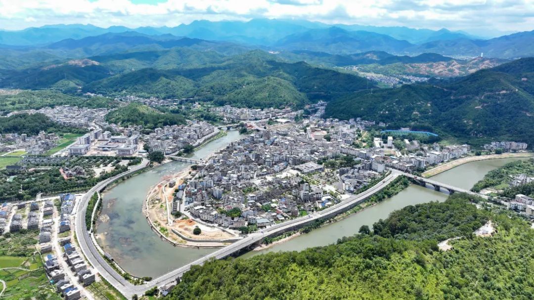 連城：新泉汩汩流 小鎮“別樣紅”