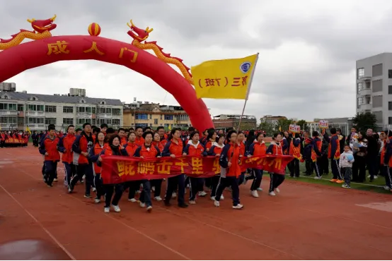 韶華初戰凌云志  青春正盛譜華章——成人禮宣傳報道稿 2025.3.16(3)1984.png