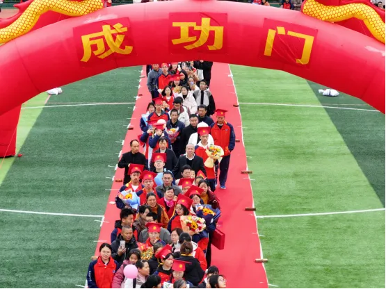 韶華初戰凌云志  青春正盛譜華章——成人禮宣傳報道稿 2025.3.16(3)9155.png