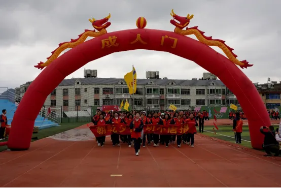 韶華初戰凌云志  青春正盛譜華章——成人禮宣傳報道稿 2025.3.16(3)1982.png