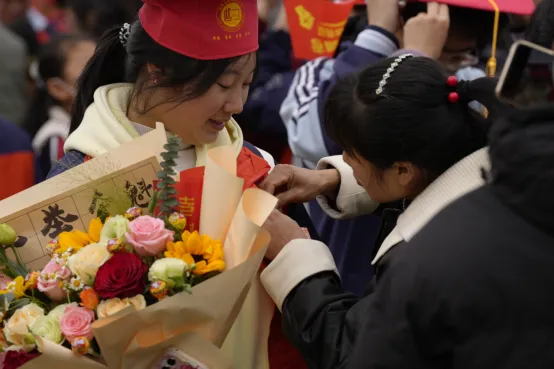 韶華初戰凌云志  青春正盛譜華章——成人禮宣傳報道稿 2025.3.16(3)8037.png