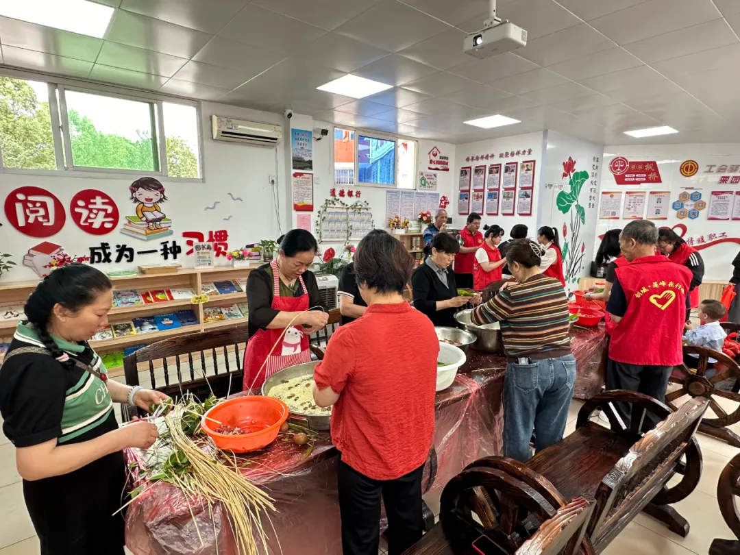 栗園社區(qū)舉辦“粽艾飄香，端午鄰里情”活動(dòng)