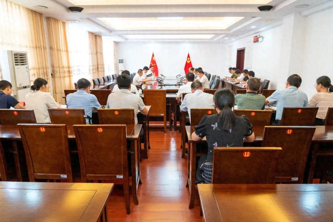 連城縣委常委會召開會議