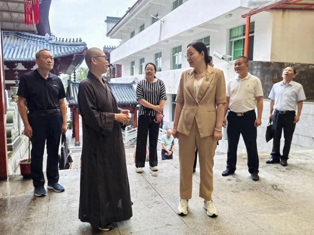 市人大常委會(huì)來(lái)蓮開(kāi)展市宗教團(tuán)體建設(shè)情況專(zhuān)題調(diào)研